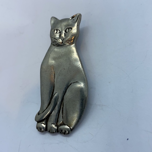 Vintage artisan signed pewter cat brooch pin - Picture 2 of 5